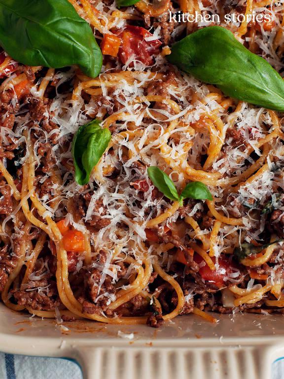 Baked spaghetti Bolognese | Recipe | Kitchen Stories