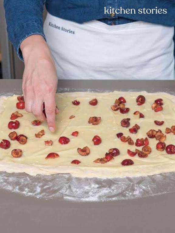 Breakfast cherry rolls | Recipe | Kitchen Stories