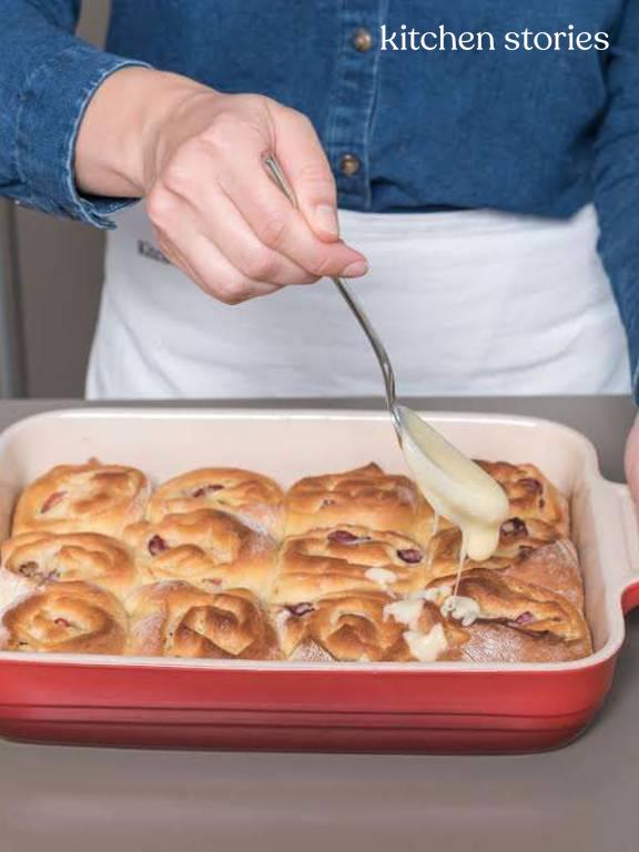 Breakfast cherry rolls | Recipe | Kitchen Stories