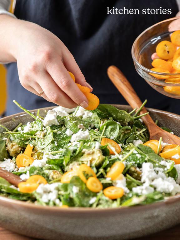 Kumquat-Salat mit geröstetem Rosenkohl und Avocado-Dressing | Rezept ...