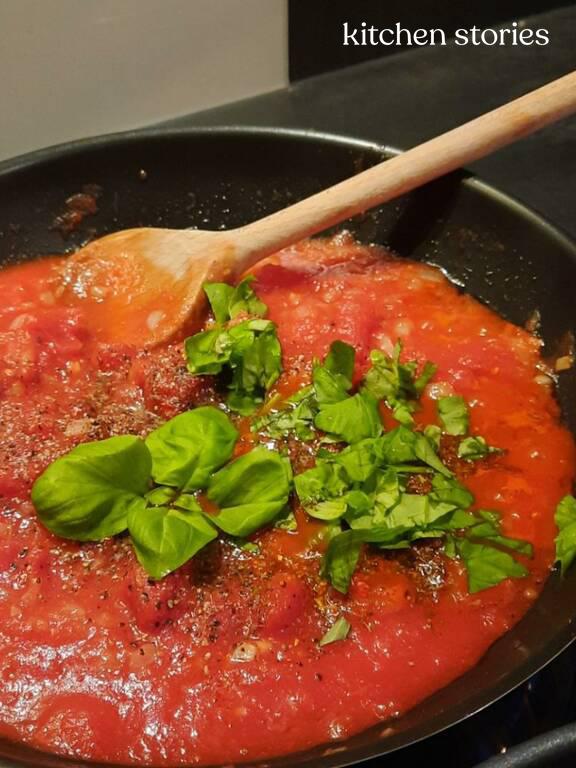 Penne mit Gemüse in Tomatensoße | Rezept | Kitchen Stories Penne mit Gemüse in Tomatensoße | Rezept | Kitchen Stories