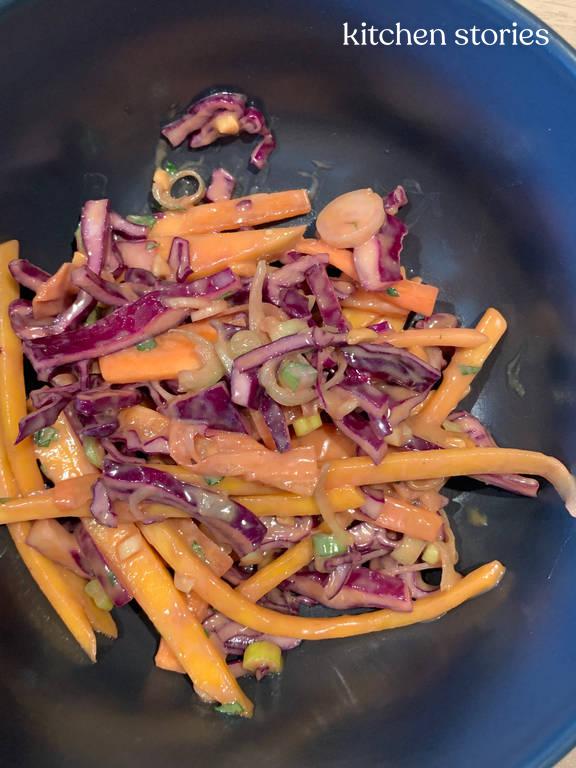 Karotten-Mango-Rotkohl-Salat mit Erdnuss-Dressing | Rezept | Kitchen ... Karotten-Mango-Rotkohl-Salat mit Erdnuss-Dressing | Rezept | Kitchen ...