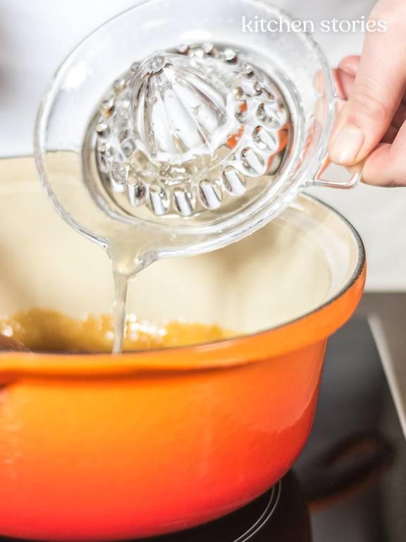 Fluffige Waffeln mit Apfel-Zimt-Chutney | Rezept | Kitchen Stories Fluffige Waffeln mit Apfel-Zimt-Chutney | Rezept | Kitchen Stories