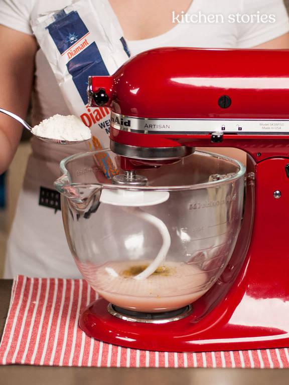 Gegrillte Pizza mit Bresaola | Rezept mit Video | Kitchen Stories Gegrillte Pizza mit Bresaola | Rezept mit Video | Kitchen Stories