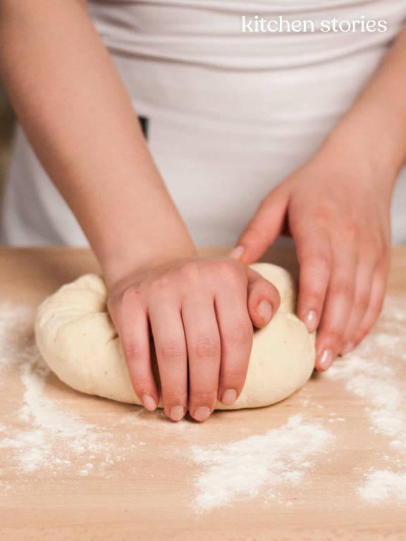 Gegrillte Pizza mit Bresaola | Rezept mit Video | Kitchen Stories Gegrillte Pizza mit Bresaola | Rezept mit Video | Kitchen Stories