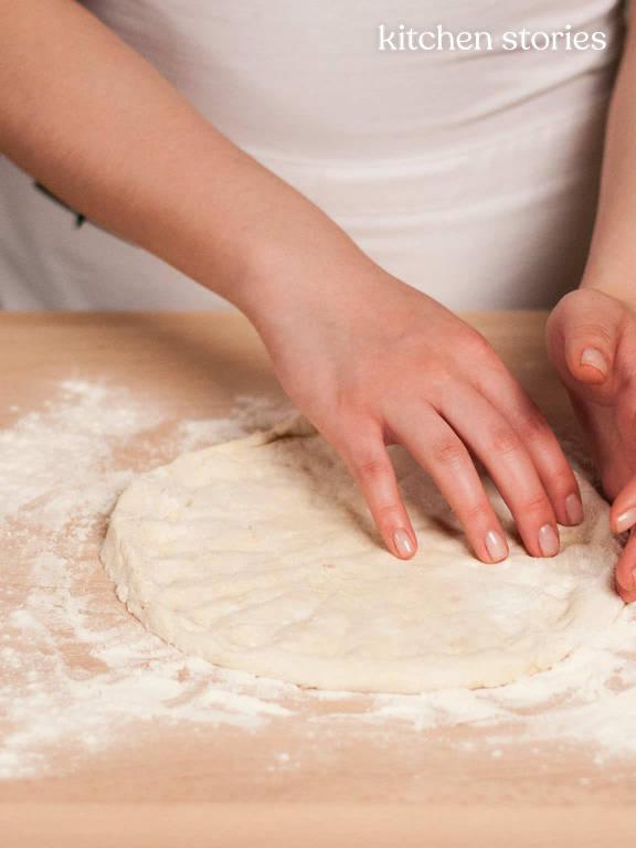 Gegrillte Pizza mit Bresaola | Rezept mit Video | Kitchen Stories Gegrillte Pizza mit Bresaola | Rezept mit Video | Kitchen Stories