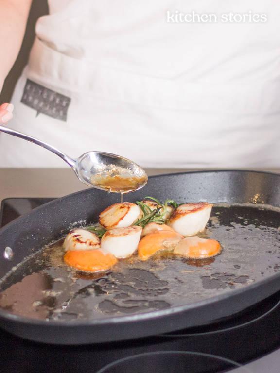 Gebratene Jakobsmuscheln an Topinambur-Püree | Rezept | Kitchen Stories Gebratene Jakobsmuscheln an Topinambur-Püree | Rezept | Kitchen Stories