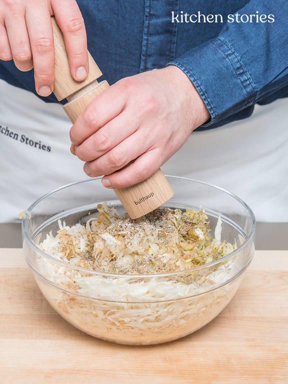 Sellerie-Gratin mit Birnen und Blauschimmelkäse | Rezept mit Video ... Sellerie-Gratin mit Birnen und Blauschimmelkäse | Rezept mit Video ...