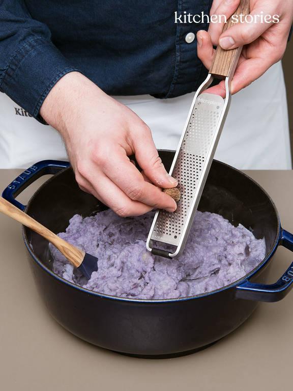 Forelle Müllerin-Art mit violettem Kartoffel-Kohlrabi-Püree | Rezept ... Forelle Müllerin-Art mit violettem Kartoffel-Kohlrabi-Püree | Rezept ...