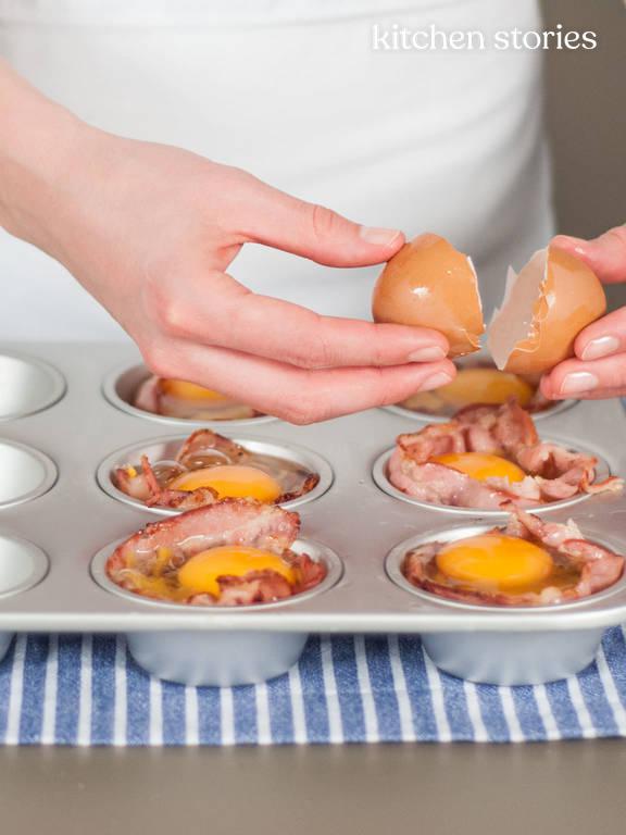 Pikante Eier-Muffins mit knusprigem Speck: Rezept | Kitchen Stories