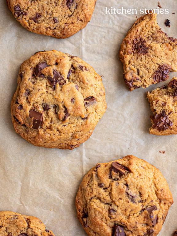 Vegane Chocolate Chip Cookies mit Tahini | Rezept | Kitchen Stories Vegane Chocolate Chip Cookies mit Tahini | Rezept | Kitchen Stories