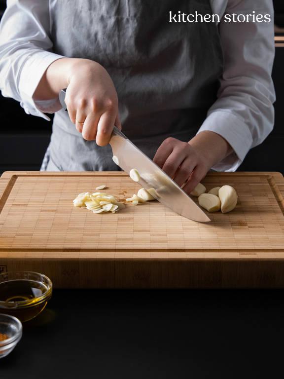 Sopa de Ajo (Spanische Knoblauchsuppe) | Rezept | Kitchen Stories Sopa de Ajo (Spanische Knoblauchsuppe) | Rezept | Kitchen Stories