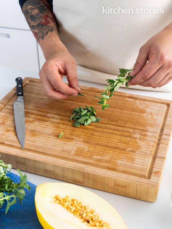 Griechisch inspirierter Salat mit Honigmelone | Kitchen Stories Rezept ... Griechisch inspirierter Salat mit Honigmelone | Kitchen Stories Rezept ...