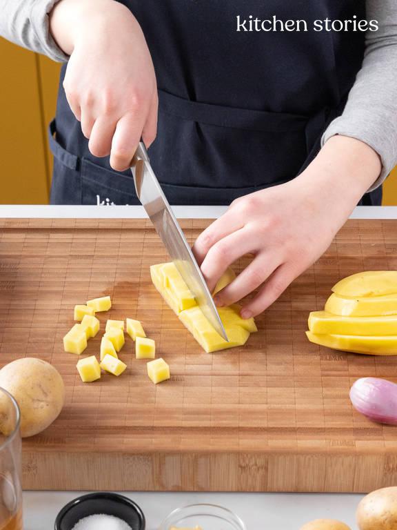 Feldsalat mit Kartoffeldressing | Kitchen Stories Rezept mit Video Feldsalat mit Kartoffeldressing | Kitchen Stories Rezept mit Video