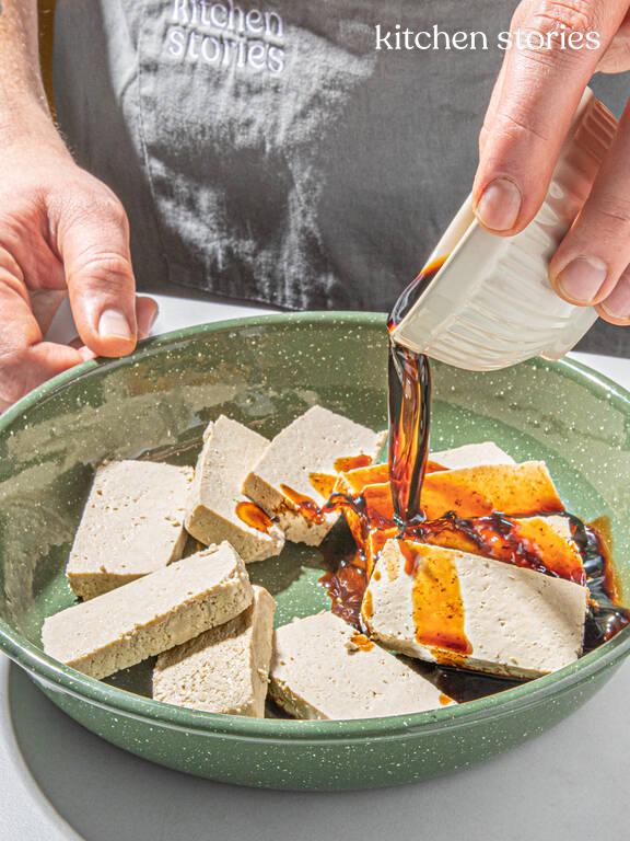Gebackener Balsamico-Tofu und Gemüse mit 5 Zutaten | Kitchen Stories Rezept