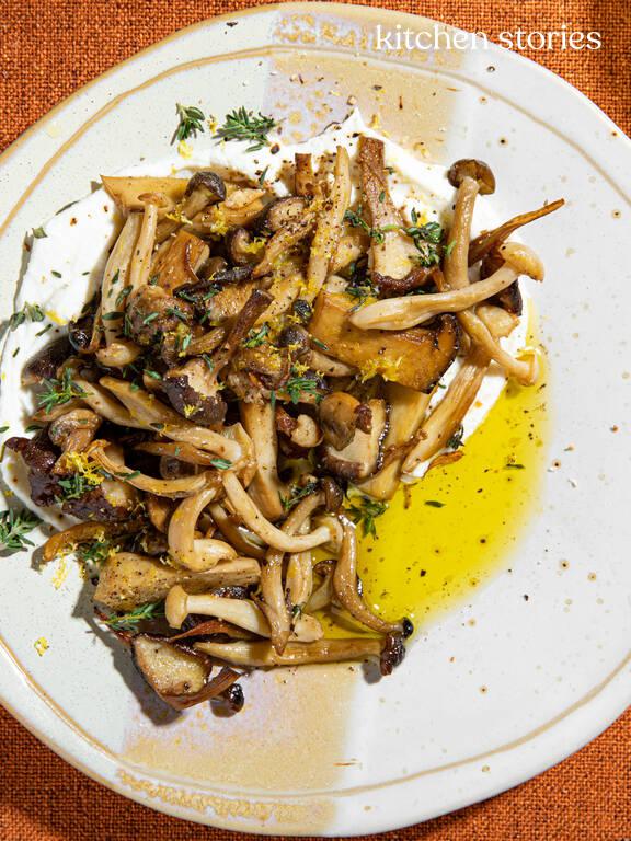 Langsam geschmorte Pilze mit Knoblauch I Kitchen Stories Videorezept