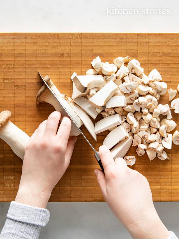 Langsam geschmorte Pilze mit Knoblauch I Kitchen Stories Videorezept Langsam geschmorte Pilze mit Knoblauch I Kitchen Stories Videorezept