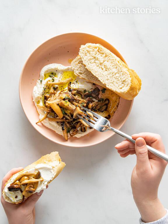 Langsam geschmorte Pilze mit Knoblauch I Kitchen Stories Videorezept Langsam geschmorte Pilze mit Knoblauch I Kitchen Stories Videorezept