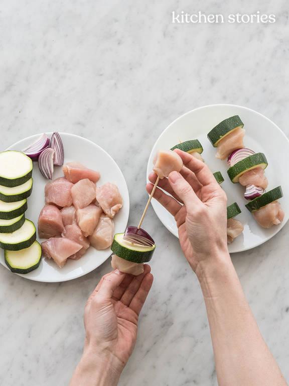 Hähnchen-Gemüse-Spieße mit Basmatireis und Kokosmilch-Soja-Soße ... Hähnchen-Gemüse-Spieße mit Basmatireis und Kokosmilch-Soja-Soße ...